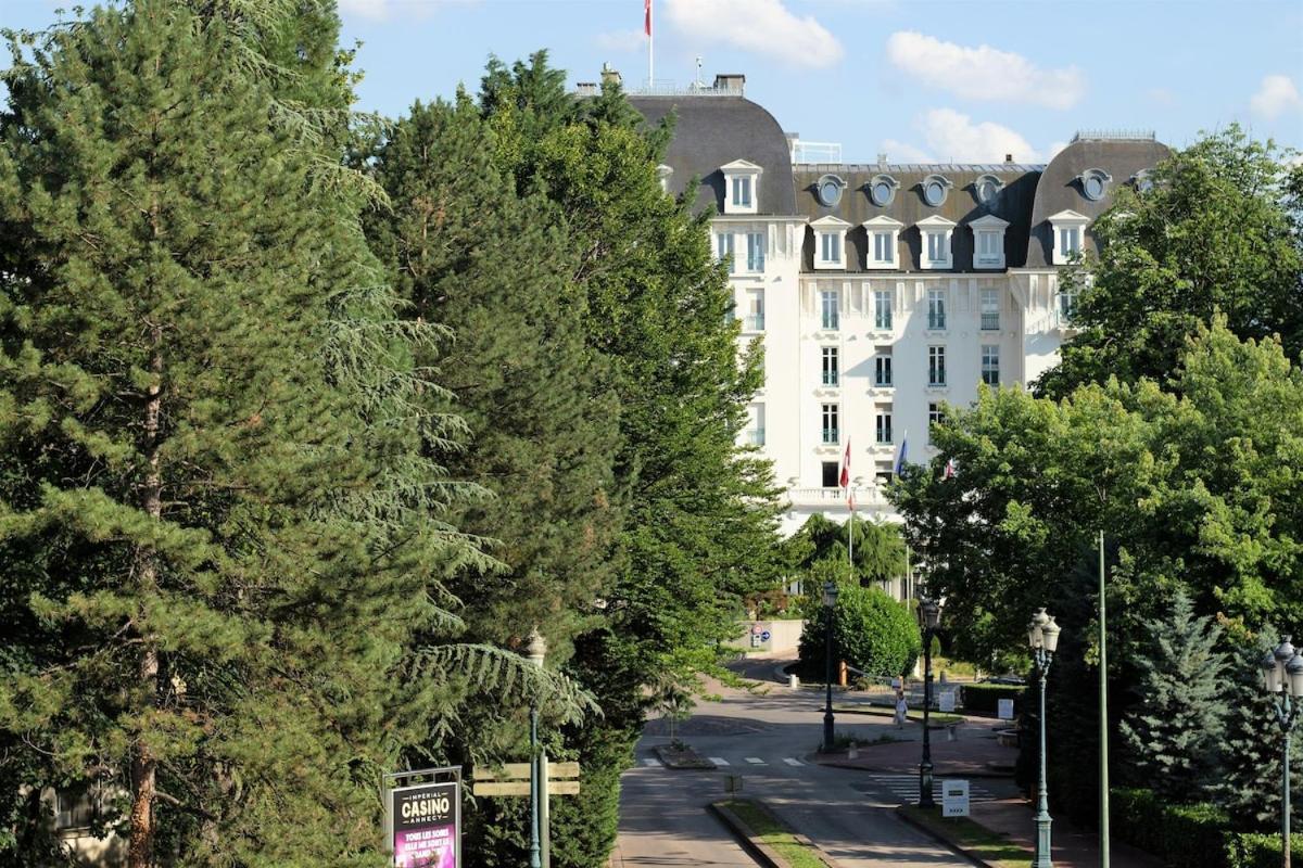 Petit Palace Vue Sur Imperial Annecy Bagian luar foto
